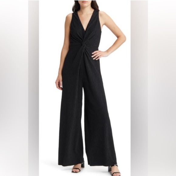 Chic Black Sleeveless Jumpsuit Size Medium - Picture 1 of 7